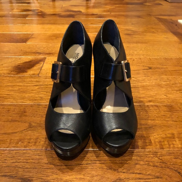 Michael Kors platform sandal - Picture 2 of 5